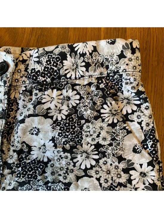 JANIE & JACK Monochrome Shorts Girls 5 5T Floral Black White Canvas Toddler Girl - Picture 3 of 5